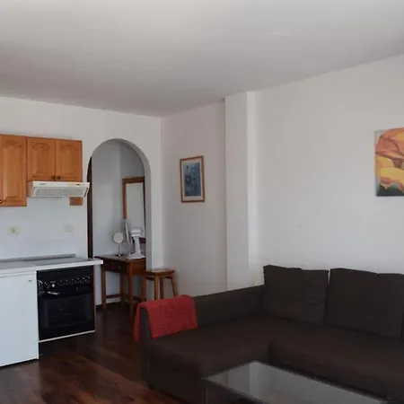 Apartment Reni Tias